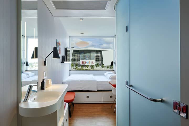 Room 12 of 34